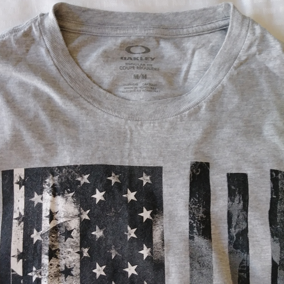 Oakley T-Shirt Size Medium - Picture 2 of 5